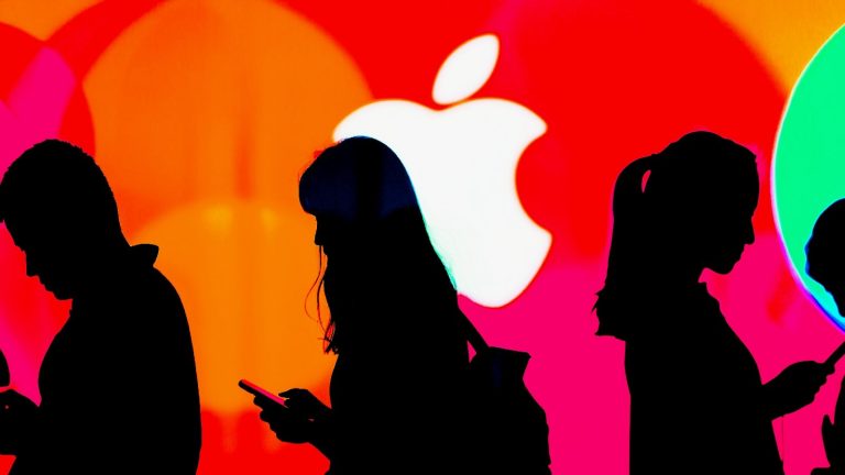 Apple ги предупреди корисниците дека се мета на нови шпионски напади