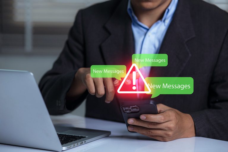 CISA предупредува за шпионски софтвер кој ги таргетира корисниците на апликации за пораки