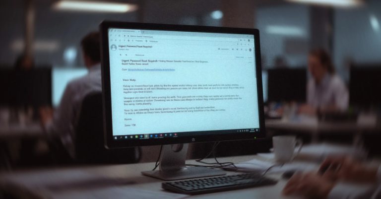 Фишинг кампања погодува 80+ организации користејќи SimpleHelp и ScreenConnect RMM алатки
